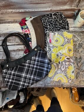 thirty-one hobo purse with 7 “skirts”